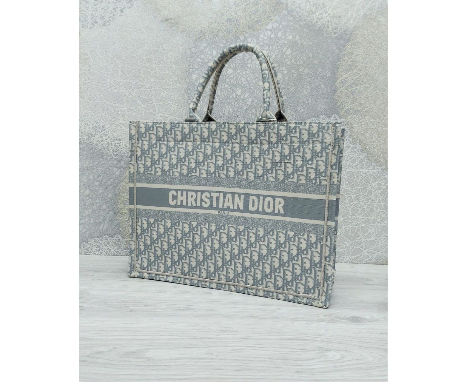 Сумка Christian Dior Lady текстиль. Шоппер Christian Dior. Пляжная сумка диор. Диор пляжная сумка фото.